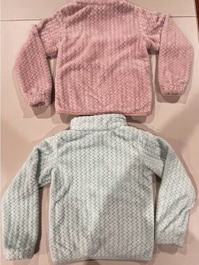 2 Kids Columbia XS(6/6X) Fleece Sweaters